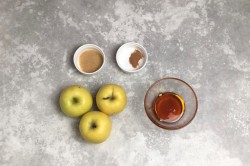 Запеченные яблоки с медом и корицей - шаг 1