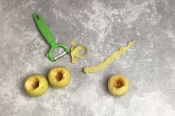 Запеченные яблоки с медом и корицей - шаг 3