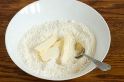 Завитушки в сметанной заливке - шаг 4 Завитушки в сметанной заливке - шаг 4