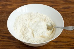 Завитушки в сметанной заливке - шаг 5 Завитушки в сметанной заливке - шаг 5