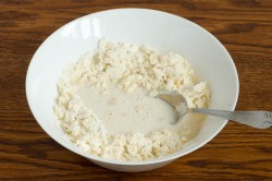 Завитушки в сметанной заливке - шаг 6 Завитушки в сметанной заливке - шаг 6