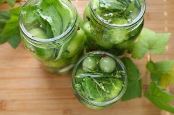 Соленые зеленые помидоры на зиму в банках - шаг 10