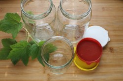 Соленые зеленые помидоры на зиму в банках - шаг 4