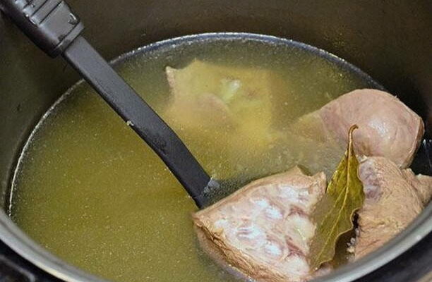 Что делать с бульоном от варки сердца?