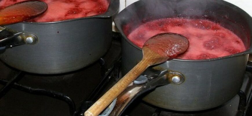 Можно ли варить варенье в чугунной посуде?