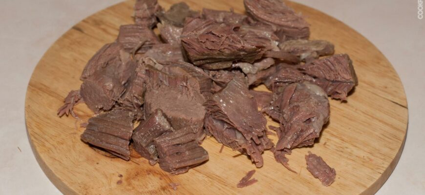 Почему говядина после варки красная?