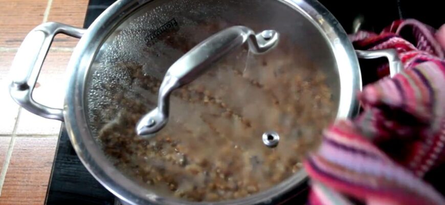 Гречку варить с закрытой крышкой?