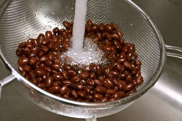 Почему фасоль жесткая и не разваривается?