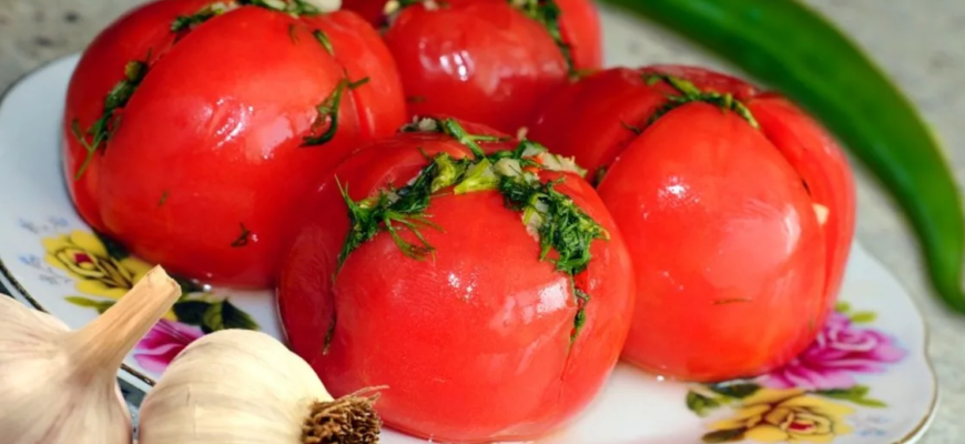 Как быстро засолить помидоры?