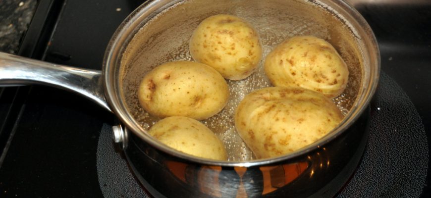 Картошка всплывает при варке?