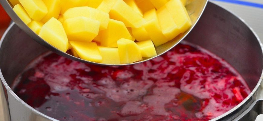 Сколько картошки нужно в борщ?