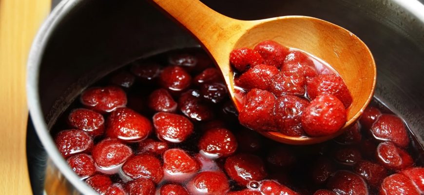 Как едят компот?