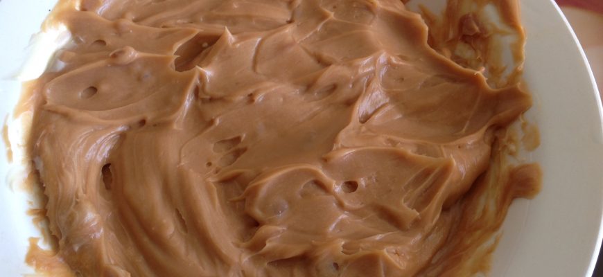 Как делать крем из варёной сгущёнки?