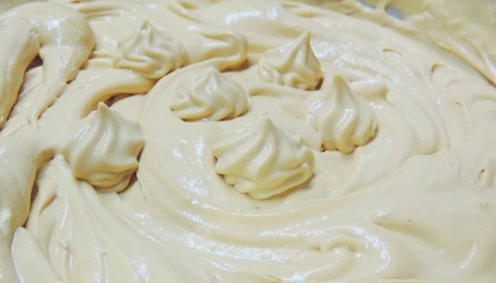 Как делать крем из сгущёнки и сливок?