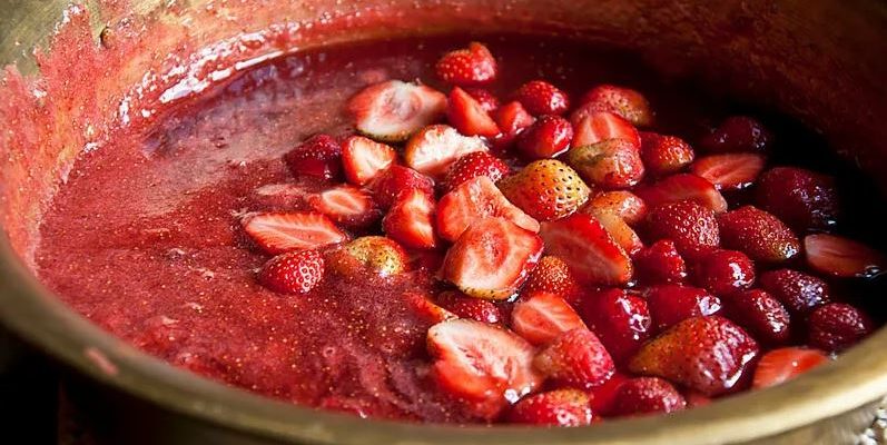 В какой посуде варить варенье из клубники?